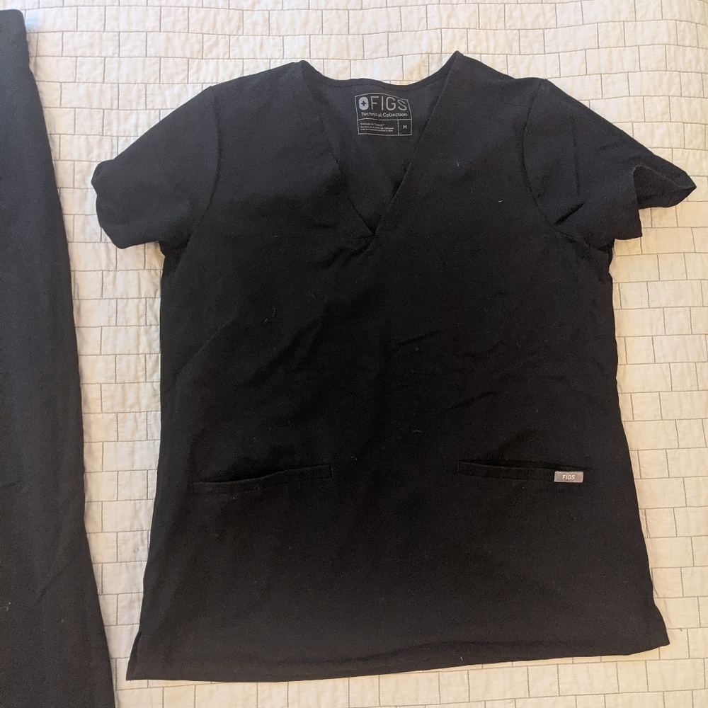 Figs medium scrub top